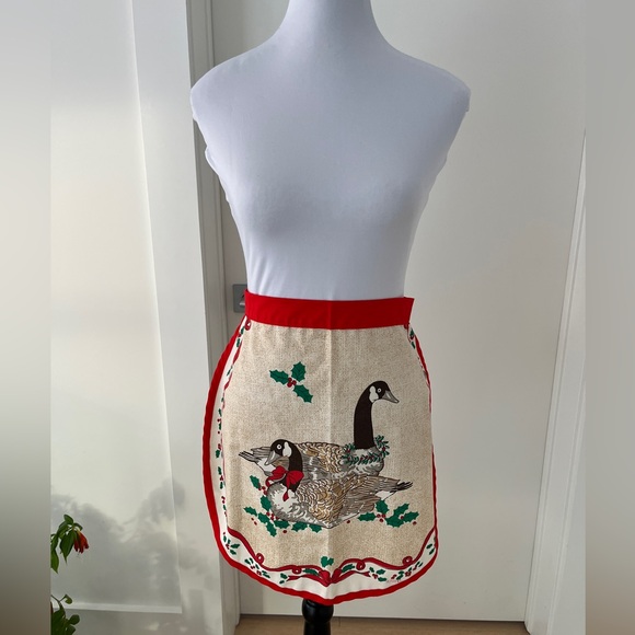 VINTAGE Christmas Holiday Half Apron Tie Waist Canada Goose Holly Made in Canada - Picture 4 of 12